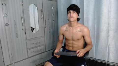 Snapshot of alex_martin47 chatting on July 3, 12:17 am alex online show from July 3, 12:17 am