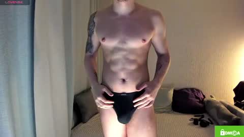 Snapshot of alex_milson chatting on July 15, 9:31 pm alex_milson online show from July 15, 9:31 pm