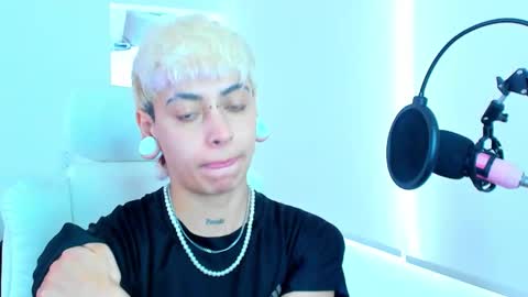 Residente0xxx online show from November 19, 6:08 pm