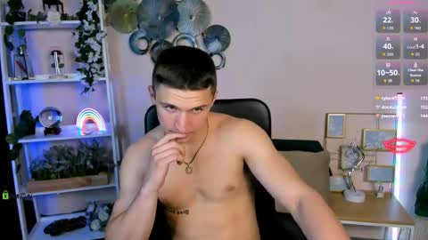 Snapshot of alex_reeding chatting on May 19, 2:29 am Alex online show from May 19, 2:29 am