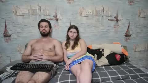 Alex and Sarah online show from November 24, 2:33 am