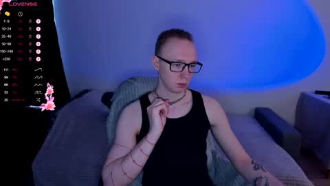 Snapshot of alex_silent chatting on October 21, 9:32 am alex_silent online show from October 21, 9:32 am