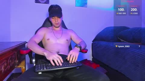 Snapshot of alex_smith0 chatting on December 28, 3:58 am online show from December 28, 3:58 am