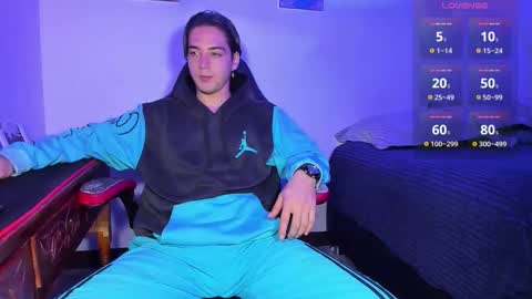 Snapshot of alex_smith0 chatting on September 18, 2:13 am online show from September 18, 2:13 am