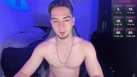 Snapshot of alex_smith0 chatting on October 11, 2:55 am online show from October 11, 2:55 am