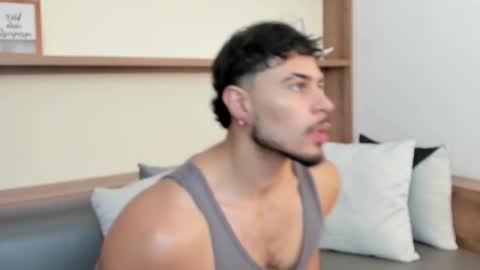 Snapshot of alex_wolf05 chatting on February 7, 6:44 pm alex_wolf05 online show from February 7, 6:44 pm