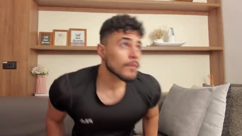 Snapshot of alex_wolf05 chatting on February 24, 5:11 pm alex_wolf05 online show from February 24, 5:11 pm