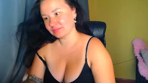 Snapshot of alexa__lexie chatting on July 24, 9:29 am Alexa online show from July 24, 9:29 am