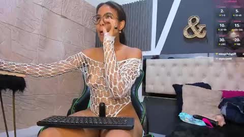 Snapshot of alexa_andherson chatting on December 17, 7:48 pm alexa andherson online show from December 17, 7:48 pm