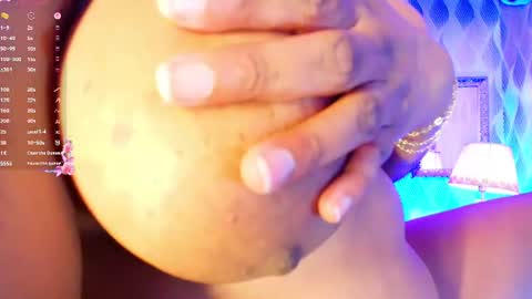 Snapshot of alexa_cruz__ chatting on June 23, 11:41 am Alexa online show from June 23, 11:41 am