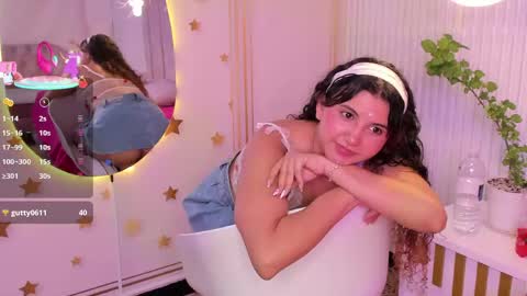 Snapshot of alexa_cutte_ chatting on April 29, 3:49 pm A L E X A online show from April 29, 3:49 pm