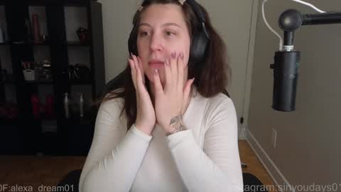 dont be afraid to click social media link its  working  just click on that  online show from December 17, 11:00 pm