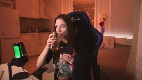 Snapshot of alexa_feels chatting on December 22, 10:58 pm Little Duck homie online show from December 22, 10:58 pm