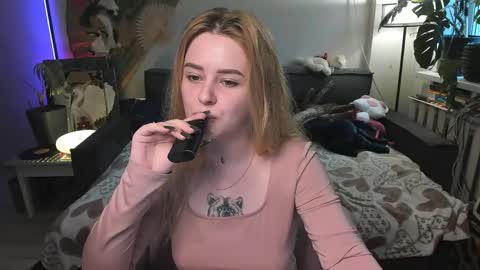 Snapshot of alexa_pirs chatting on April 23, 2:52 pm alexa_pirs online show from April 23, 2:52 pm
