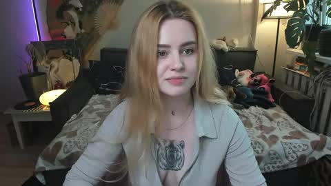 Snapshot of alexa_pirs chatting on April 24, 1:57 pm alexa_pirs online show from April 24, 1:57 pm