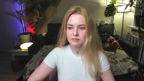 Snapshot of alexa_pirs chatting on May 16, 7:56 pm alexa_pirs online show from May 16, 7:56 pm