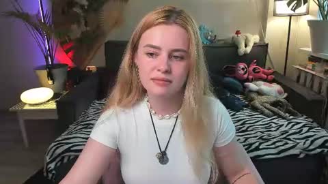 Snapshot of alexa_pirs chatting on June 13, 3:21 pm alexa_pirs online show from June 13, 3:21 pm