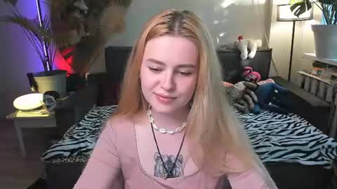Snapshot of alexa_pirs chatting on June 16, 3:36 pm alexa_pirs online show from June 16, 3:36 pm