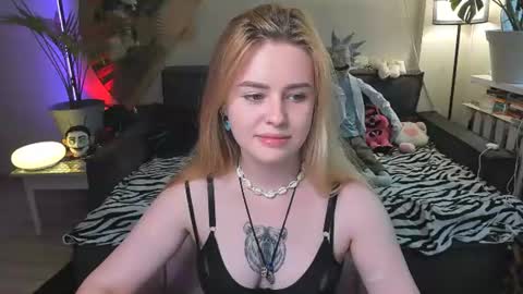 Snapshot of alexa_pirs chatting on June 29, 3:01 pm alexa_pirs online show from June 29, 3:01 pm