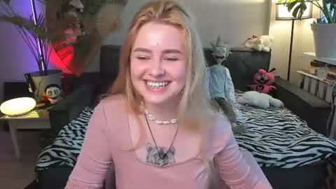 Snapshot of alexa_pirs chatting on July 19, 2:10 pm alexa_pirs online show from July 19, 2:10 pm