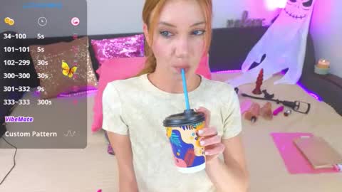 Snapshot of alexa_stoun chatting on October 31, 2:18 pm Alexa online show from October 31, 2:18 pm