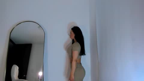 Snapshot of alexa_tobar chatting on June 1, 10:55 pm alexa_tobar online show from June 1, 10:55 pm