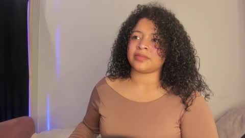 Snapshot of alexaa_swan chatting on February 20, 9:15 pm alexaa_swan online show from February 20, 9:15 pm