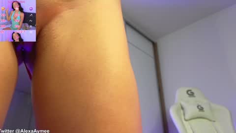 Snapshot of alexaaimee chatting on December 18, 4:42 am Alexa online show from December 18, 4:42 am