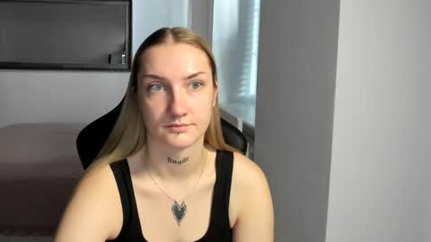 Snapshot of alexafragile chatting on October 2, 12:12 pm Alexa online show from October 2, 12:12 pm