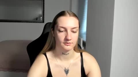 Snapshot of alexafragile chatting on October 11, 12:04 pm Alexa online show from October 11, 12:04 pm