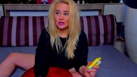 Snapshot of alexalavibes chatting on February 21, 6:36 am AlexaLaVibes online show from February 21, 6:36 am