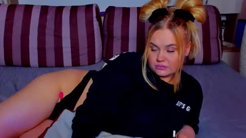 Snapshot of alexalavibes chatting on April 14, 7:58 am AlexaLaVibes online show from April 14, 7:58 am