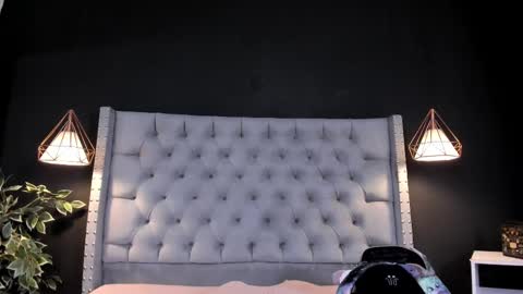 Snapshot of alexamora__ chatting on October 8, 11:41 am C A M I L A  online show from October 8, 11:41 am