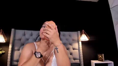 Snapshot of alexamora__ chatting on October 9, 10:57 am C A M I L A  online show from October 9, 10:57 am