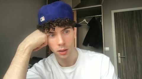 Snapshot of alexander0_ chatting on February 12, 8:09 am Alexander online show from February 12, 8:09 am