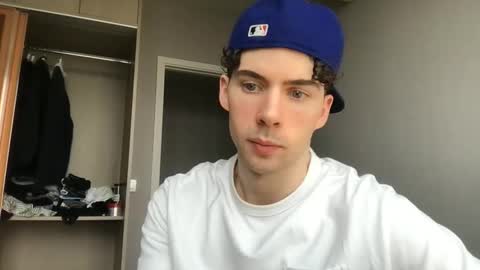 Snapshot of alexander0_ chatting on February 27, 8:03 am Alexander online show from February 27, 8:03 am