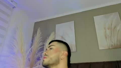 Snapshot of alexander_diiaz chatting on June 1, 1:57 pm Alexander Diaz online show from June 1, 1:57 pm