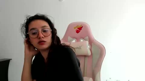 Snapshot of alexandra_clauss chatting on November 18, 5:17 pm alexandra clauss online show from November 18, 5:17 pm
