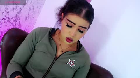 Snapshot of alexandra_evanz chatting on February 22, 10:18 am Alexandra Spellman online show from February 22, 10:18 am