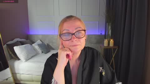 Snapshot of alexandra_kind chatting on December 11, 8:18 pm Alexandra online show from December 11, 8:18 pm