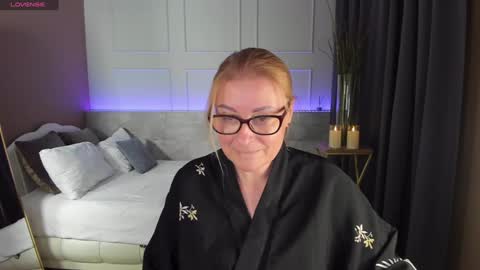 Snapshot of alexandra_kind chatting on December 11, 11:43 pm Alexandra online show from December 11, 11:43 pm