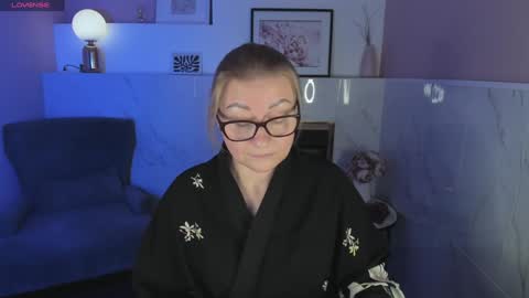 Snapshot of alexandra_kind chatting on January 3, 7:39 pm Alexandra online show from January 3, 7:39 pm