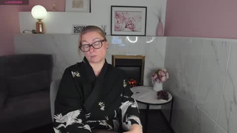 Snapshot of alexandra_kind chatting on January 14, 5:56 pm Alexandra online show from January 14, 5:56 pm