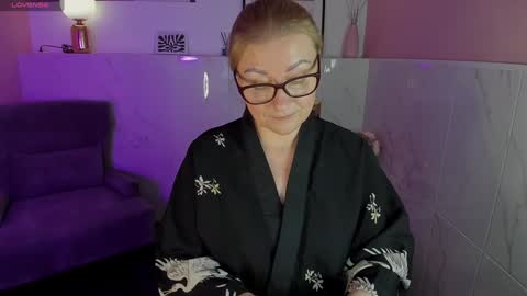 Snapshot of alexandra_kind chatting on January 17, 11:18 pm Alexandra online show from January 17, 11:18 pm