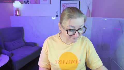 Snapshot of alexandra_kind chatting on February 23, 5:45 am Alexandra online show from February 23, 5:45 am