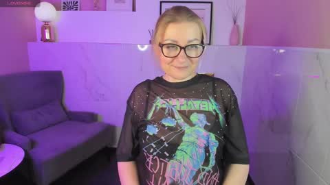 Snapshot of alexandra_kind chatting on February 23, 2:57 pm Alexandra online show from February 23, 2:57 pm