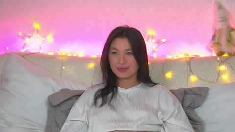 Snapshot of alexandrabloom chatting on December 15, 5:34 am AlexandraBloom online show from December 15, 5:34 am