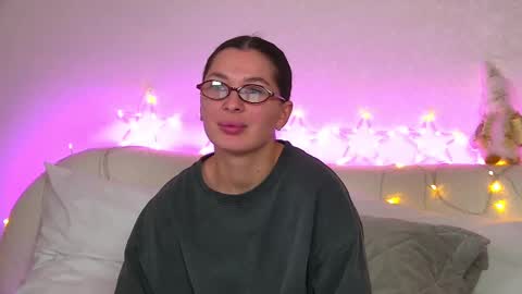 Snapshot of alexandrabloom chatting on December 17, 10:11 pm AlexandraBloom online show from December 17, 10:11 pm