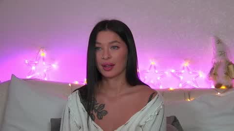 Snapshot of alexandrabloom chatting on December 19, 1:28 am AlexandraBloom online show from December 19, 1:28 am