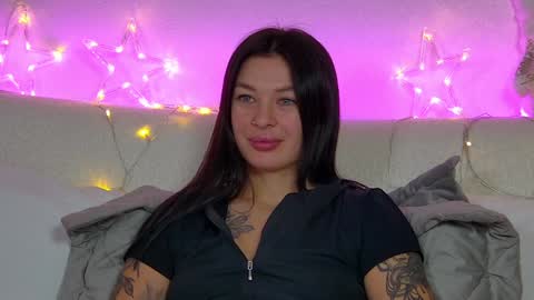 Snapshot of alexandrabloom chatting on December 23, 4:12 am AlexandraBloom online show from December 23, 4:12 am